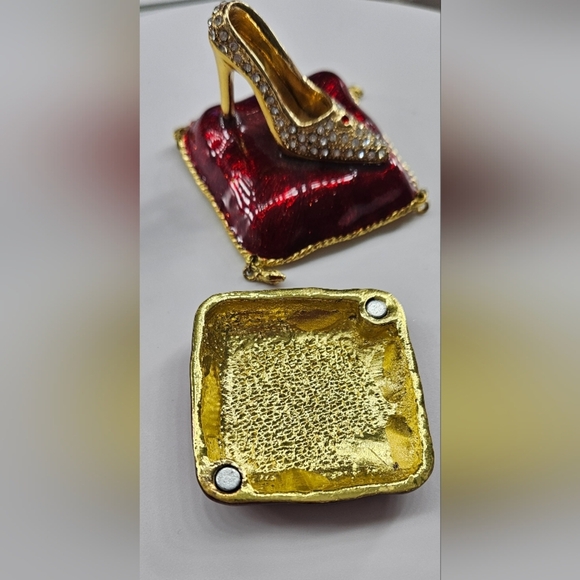 πUnique Vintage Red And Gold Trinket Box Rhinestone High Heel Jewelry Decorπ - Picture 4 of 8